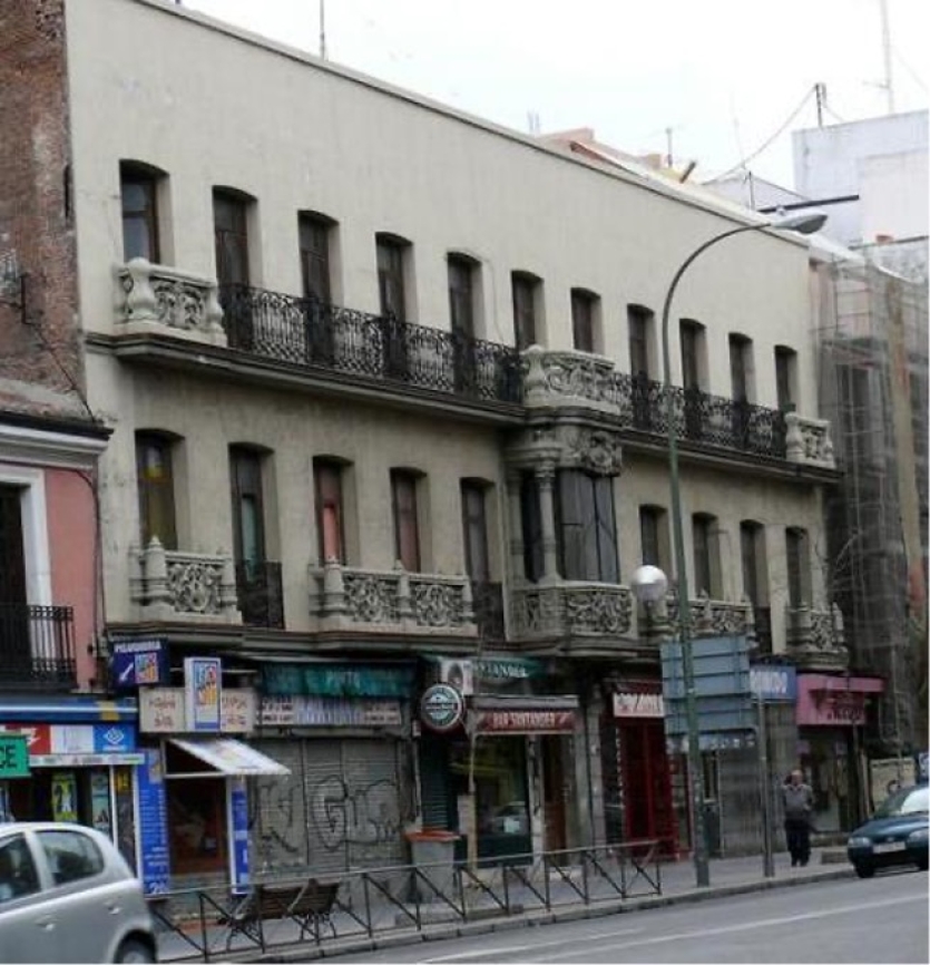 EDIFICIO EN LA AVDA. DE LA ALBUFERA, Nº 3