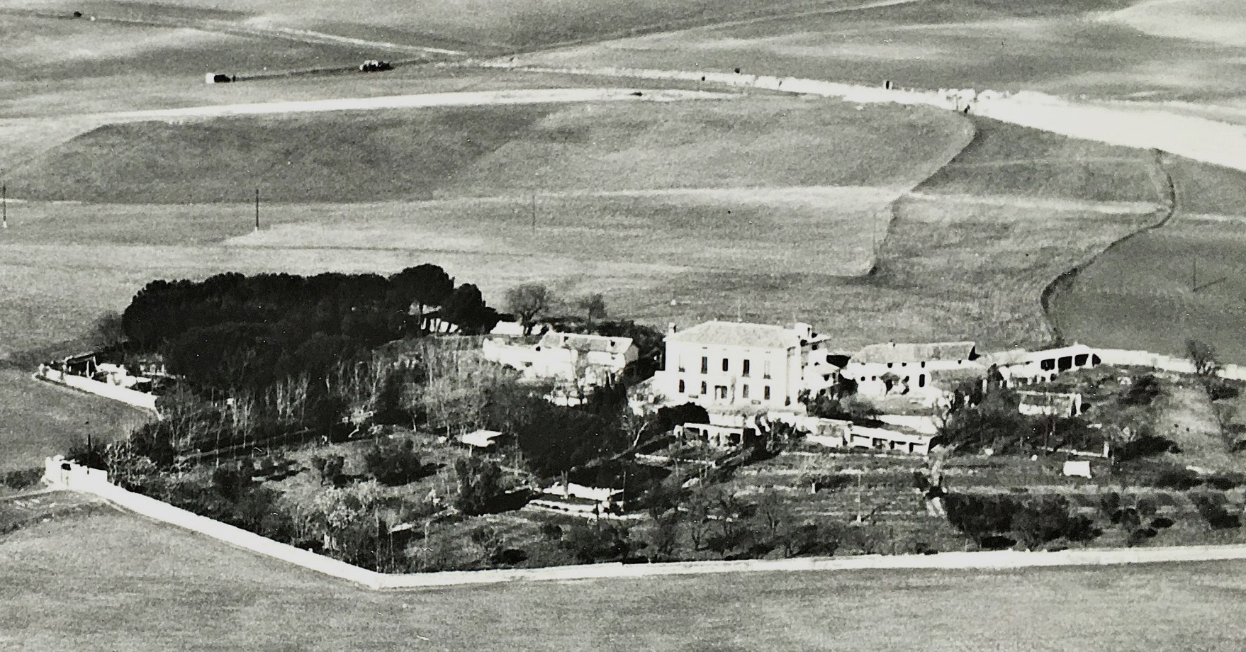 La finca, conocida en el pueblo de Hortaleza como Huerta  de Mena, en una imagen aere a en los años 60