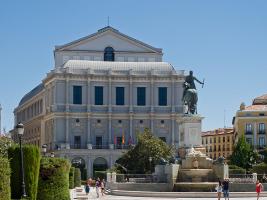 800px-teatro_real_de_madrid_-_02.jpg