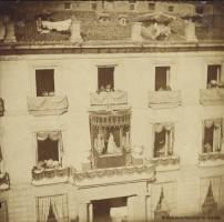 fachada_de_la_real_academia_adornada_para_el_nacimiento_del_principe_alfonso_xii_1857.jpg