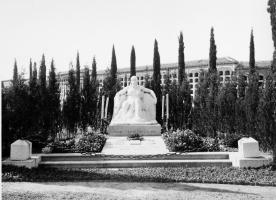 mausoleo_marquesa_de_bermejillo._esc_jose_clara._moreno_41338_b.jpg