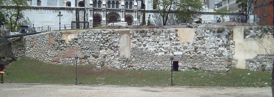 muralla_arabe_de_madrid_01.jpg muralla_arabe_de_madrid_01.jpg