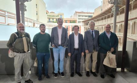 De izquierda a derecha: Alberto Tellería (vocal técnico de Madrid, Ciudadanía y Patrimonio), Alejandro Martín Ramos (Presidente de la Federación Madrileña de Pelota), Fernando Rodríguez Rodríguez (Comisario del centro de interpretación), José Luis Martínez-Almeida (Alcalde de Madrid), Juan Pablo Rodríguez Frade (Arquitecto responsable del proyecto museográfico) e Igor Gonzalez Martín (Portavoz de la Plataforma Salvemos el Frontón Beti-Jai de Madrid)