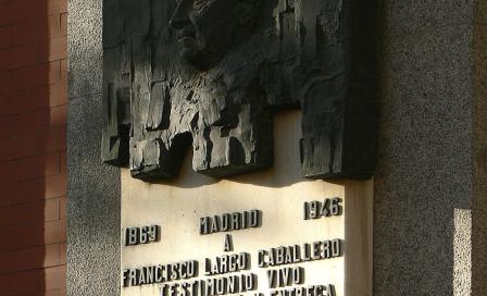 Lápida a Largo Caballero. Arq. Joaquín Roldán_ Esc. José Noja.jpg